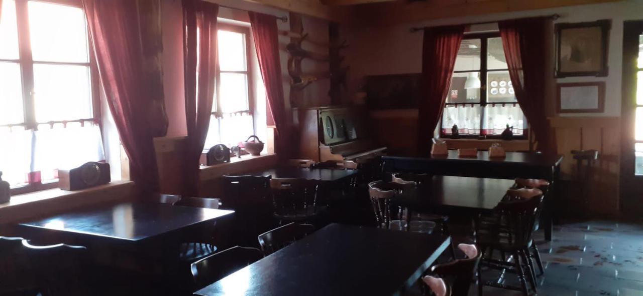 Kratochviluv mlyn Hotell Cervena Lhota  Exteriör bild